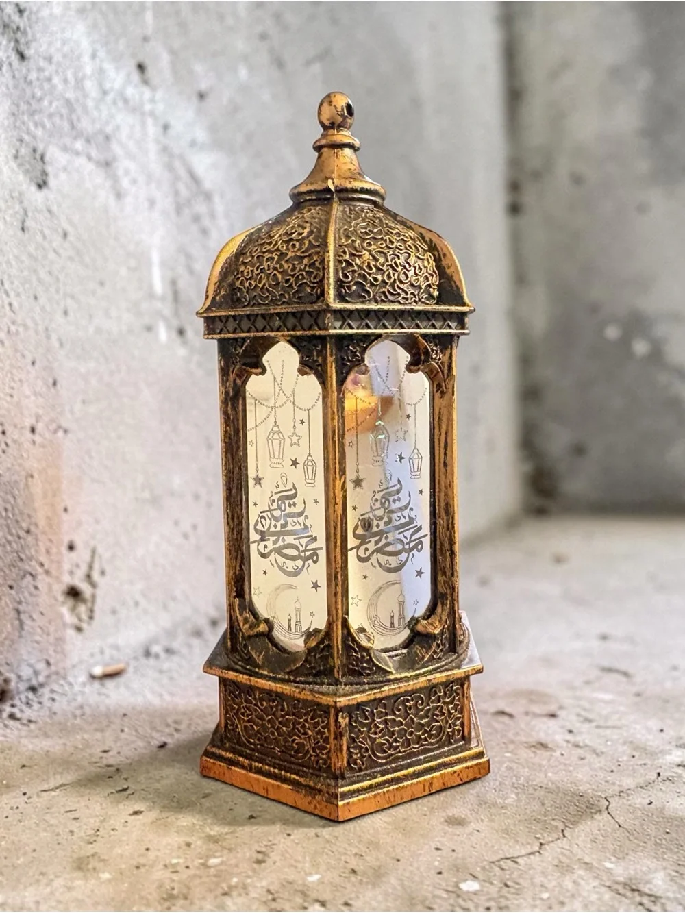 Elegant Antique Gold Ramadan & Eid Mubarak Decorative Lantern (1)